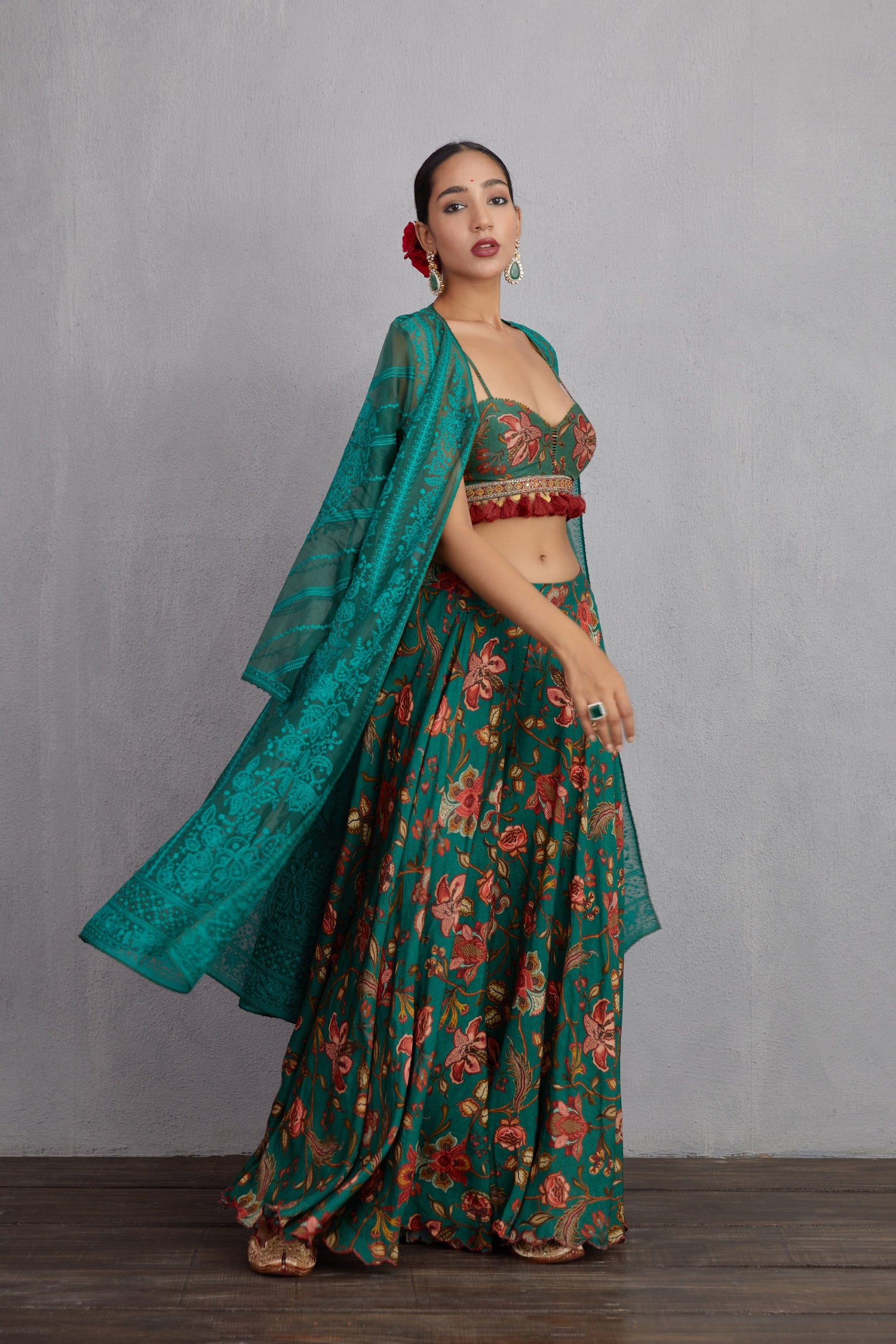Sheesham Paavni Cape Set