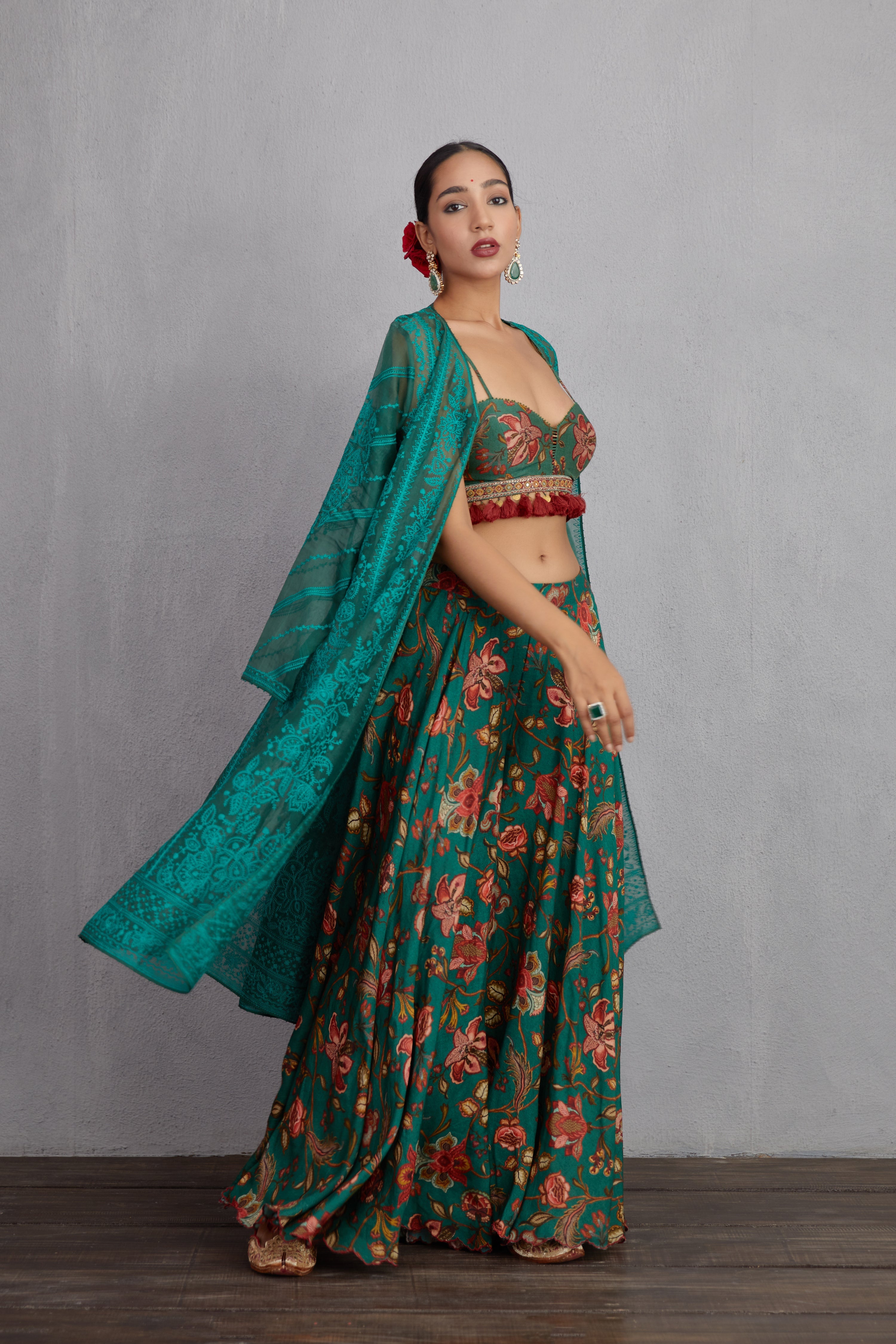 Sheesham Paavni Cape Set