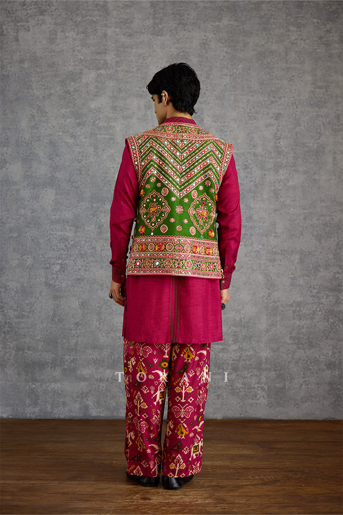 Surkhi Mirza Koti Set