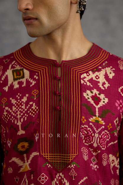 Chitrit Surkh Kurta Set