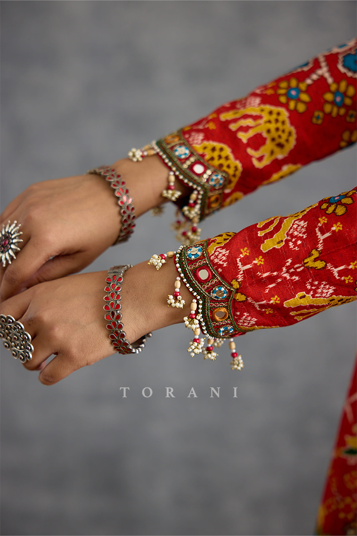 Sunehra Varnaabha Jacket Set