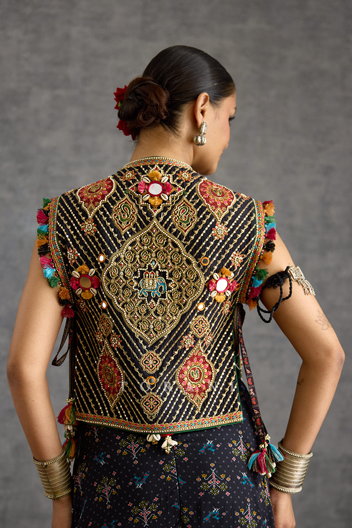 Virasa Nakshara Cape