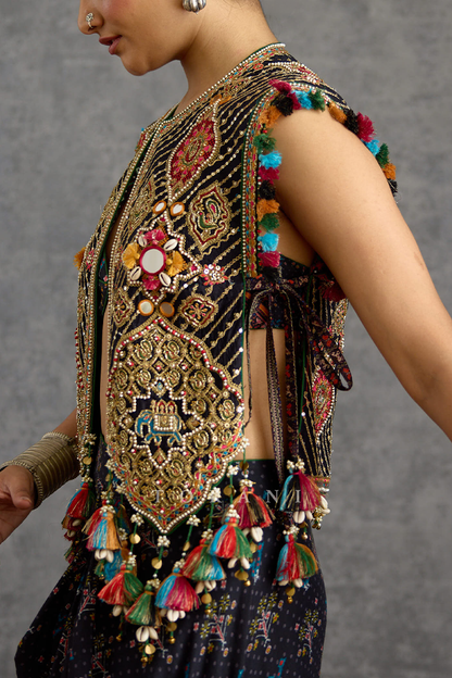 Virasa Nakshara Cape Set