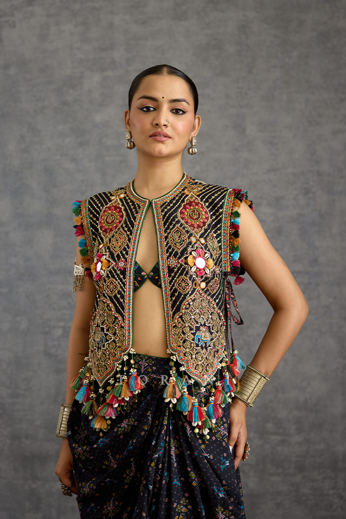 Virasa Nakshara Cape Set