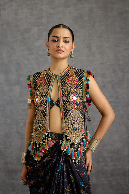 Virasa Nakshara Cape Set