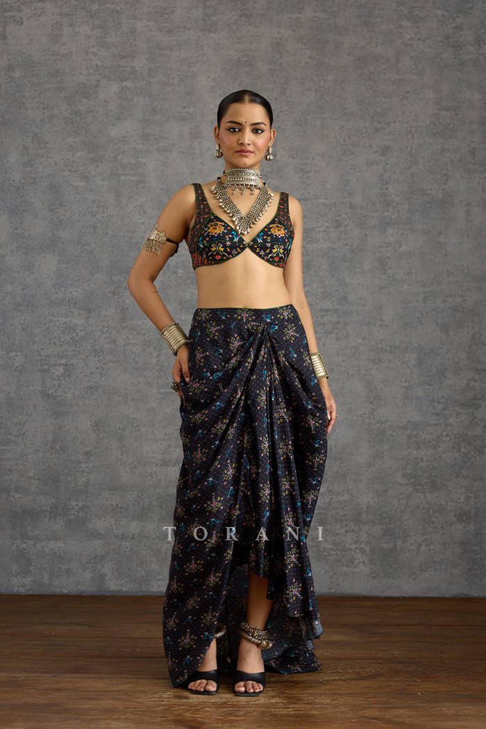 Virasa Nakshara Cape Set