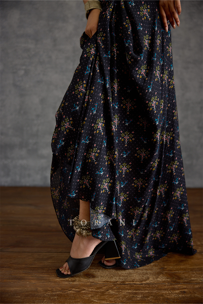 Virasa Nakshara Cape Set