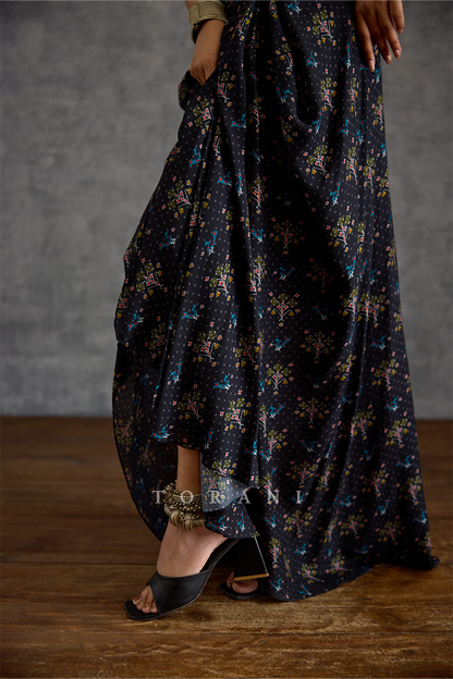 Virasa Nakshara Cape Set