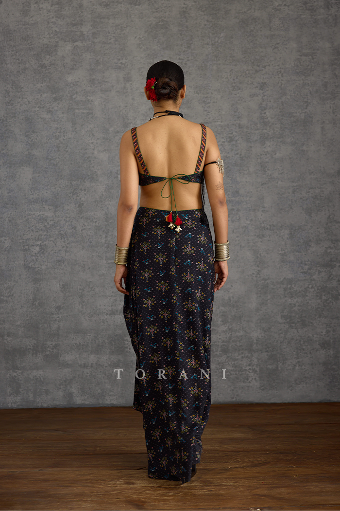 Virasa Nakshara Cape Set