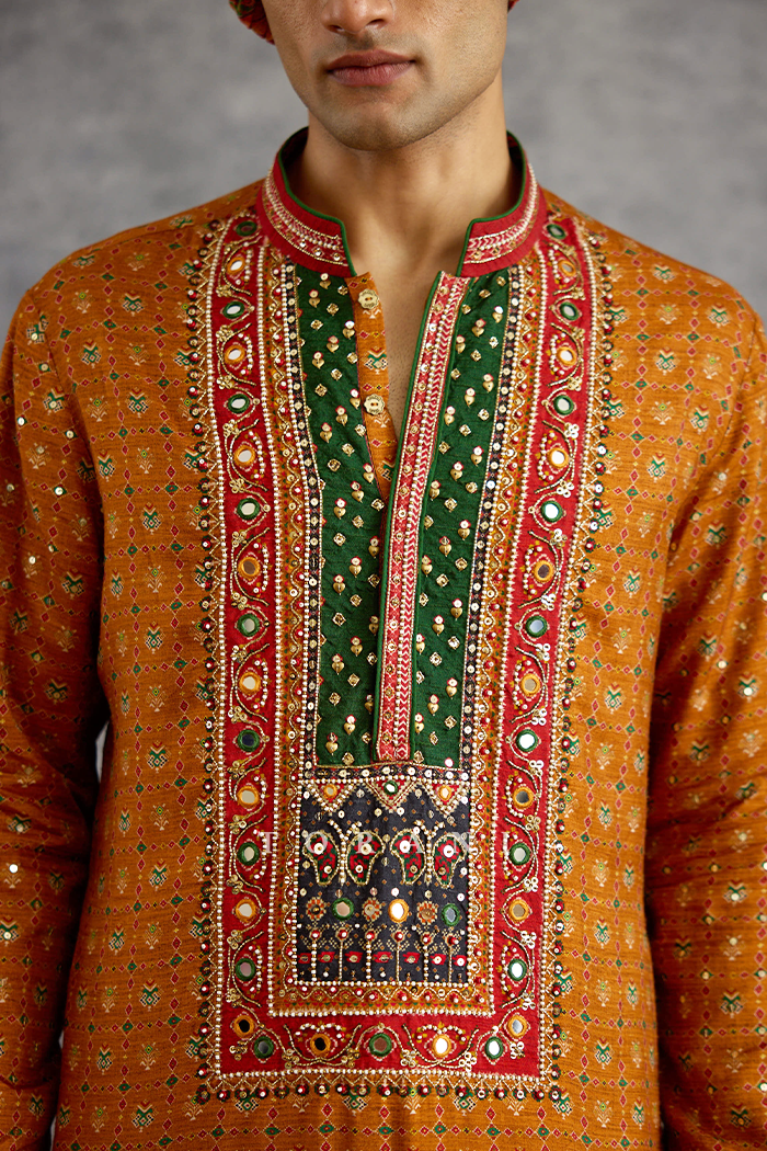 Kanak Parvaaz Kurta Set