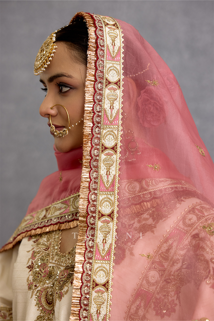 Mahtabe Insiya Odhni