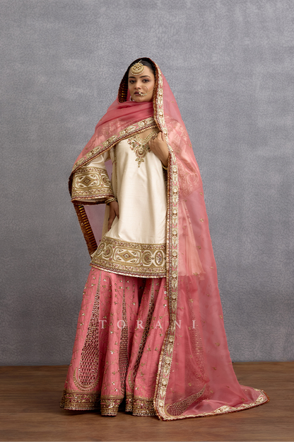 Mahtabe Insiya Odhni