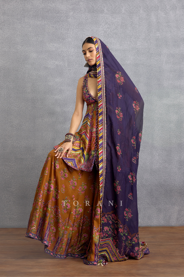 Neelotpal Charu Odhni