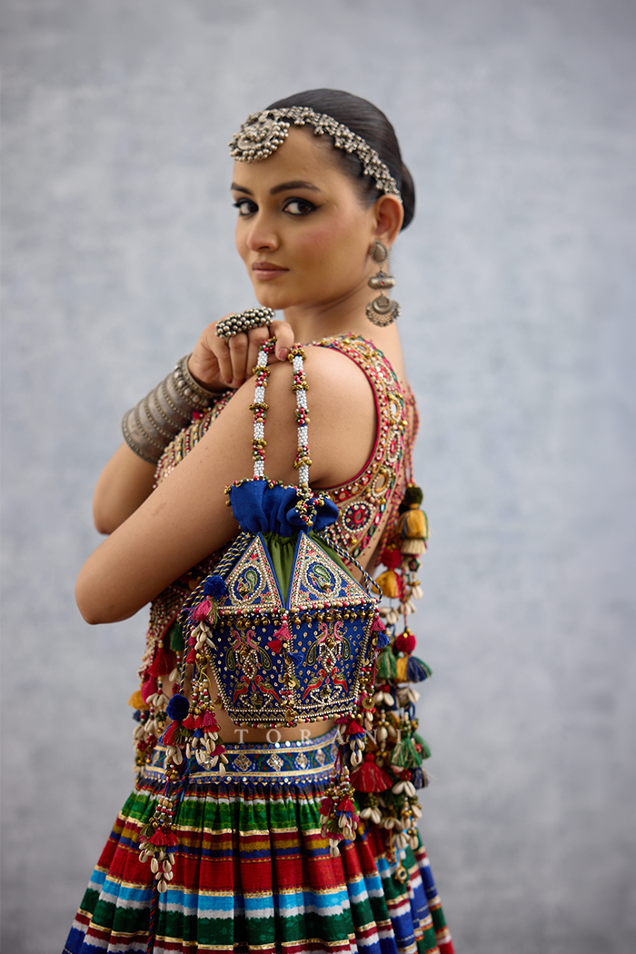 Virasa Zeenat Yantri Potli