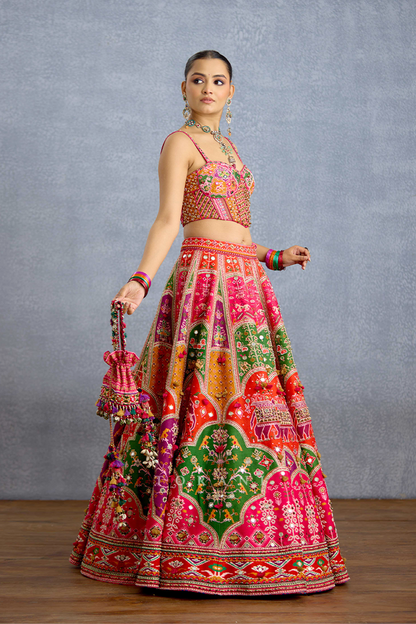 Rangili Dhruvi Drashti Patola Potli