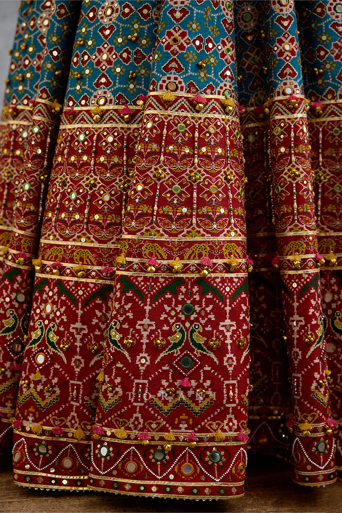Kanak Varnaabha Lehenga Set