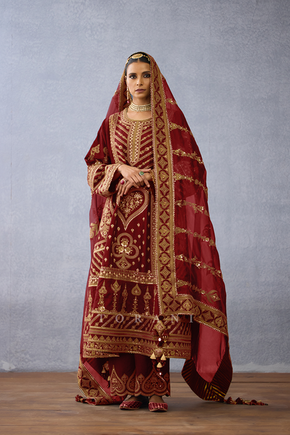 Deepika Padukone In Our Surkh Leela Abho and Jama