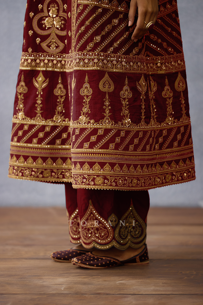 Surkh Leela Abho and Jama Kurta Set