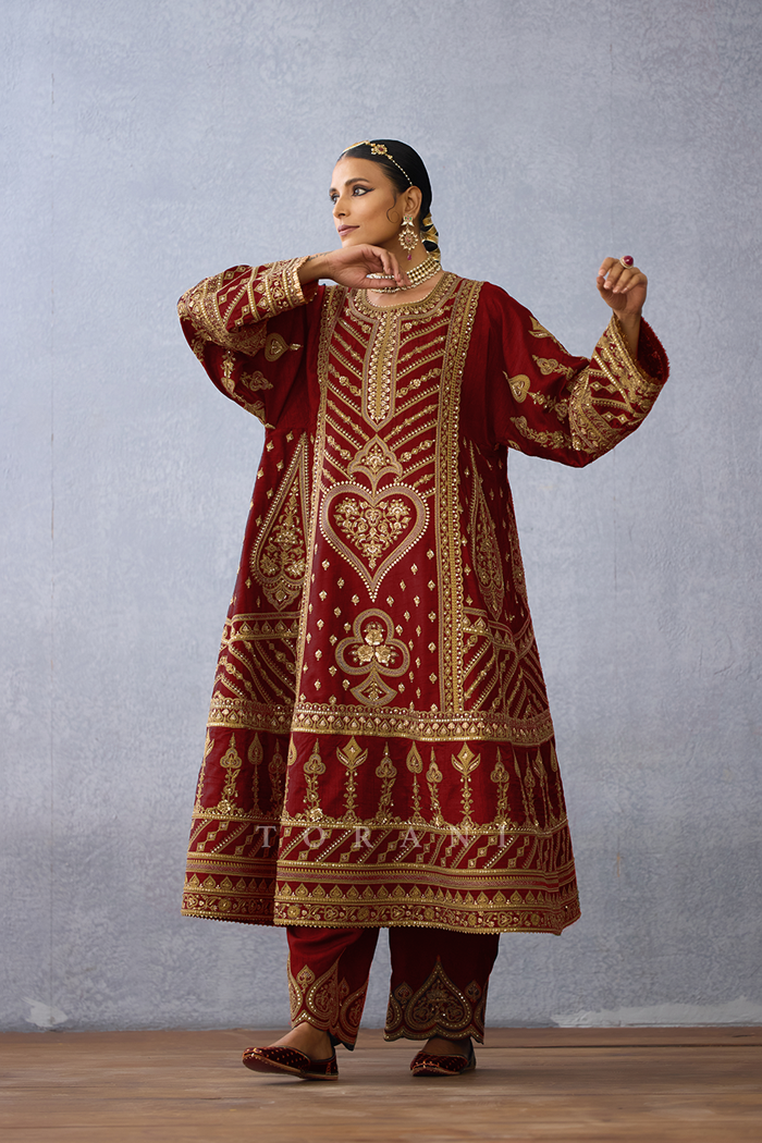 Surkh Leela Abho and Jama Kurta Set