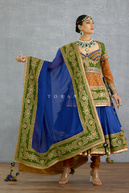 Neelat Zunairah Azraa Odhni