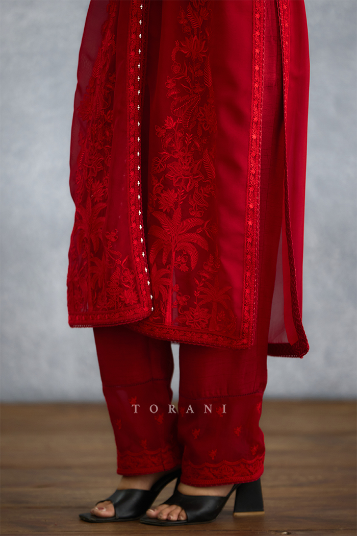 Surkh Udita Kurta Set