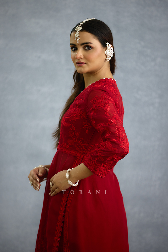 Surkh Udita Kurta Set