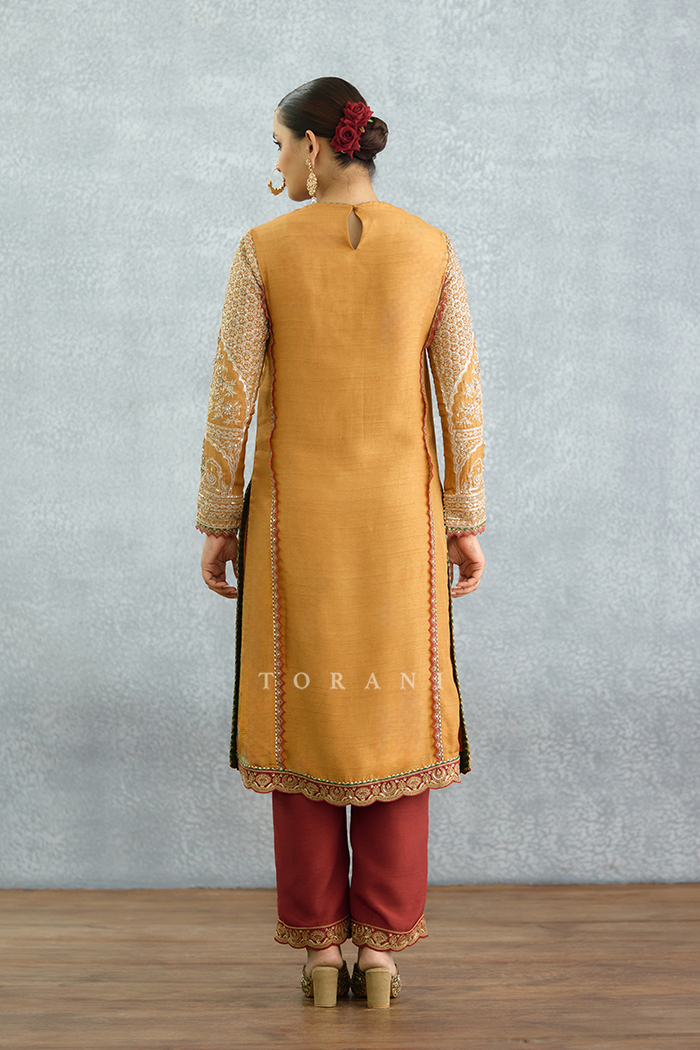 Rangnoor Izra Kurta Set