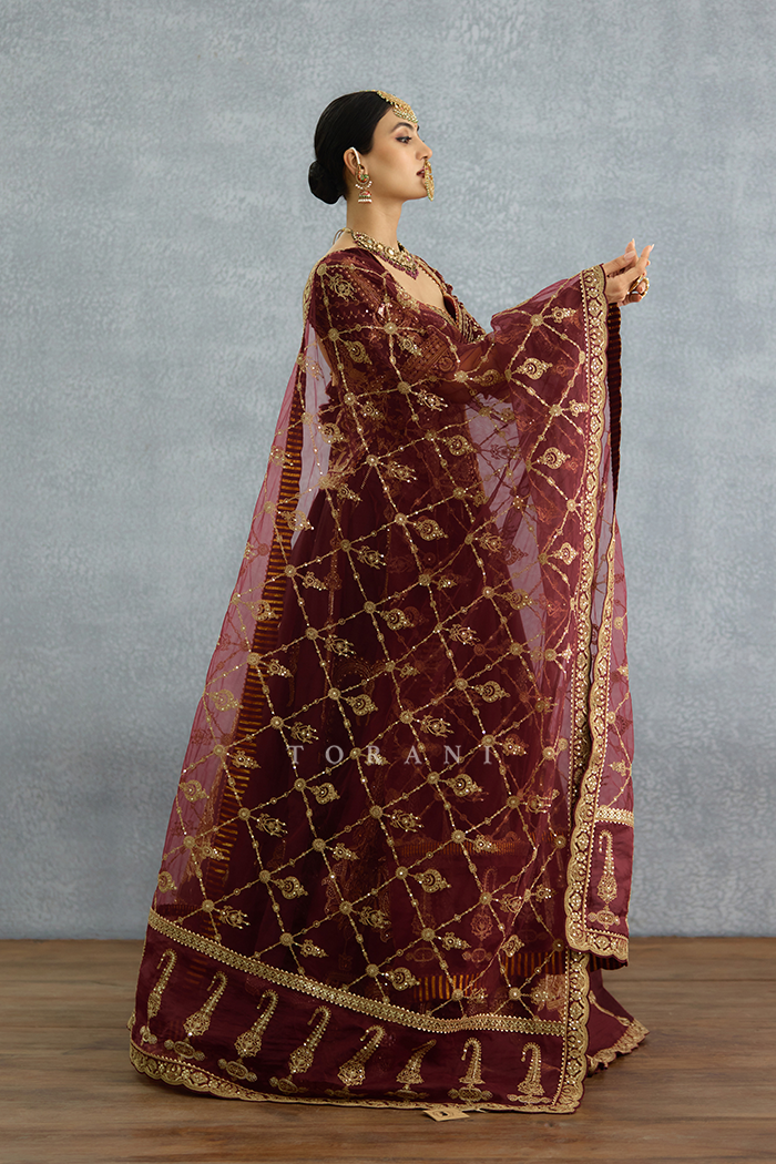 Qarmazi Mazneen Odhni