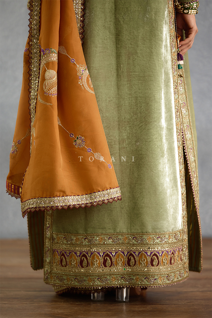 Nuraan Rangsaaz Omaira Saree Set