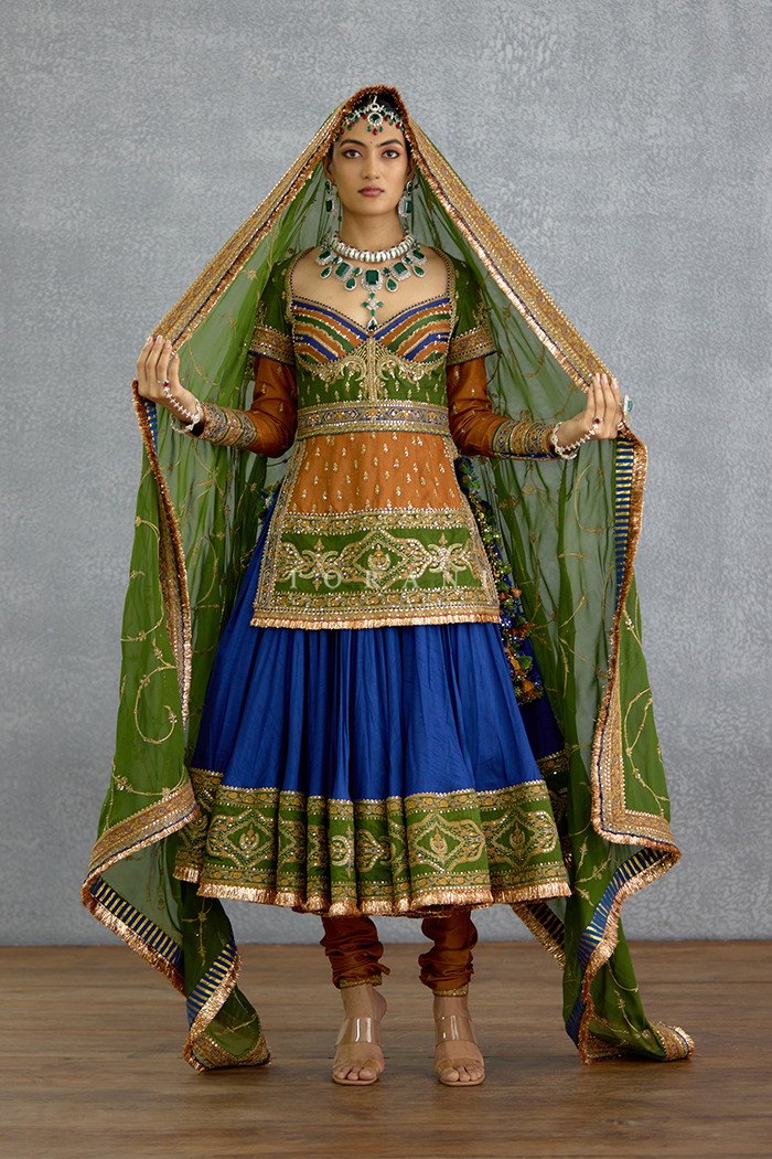 Hemrang Azraa Lehenga Set