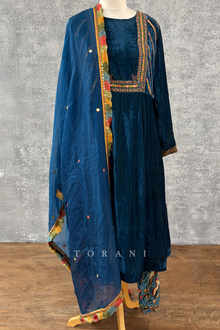 SALE - Neelam Makhmal Qurbat Khat Kurta Set