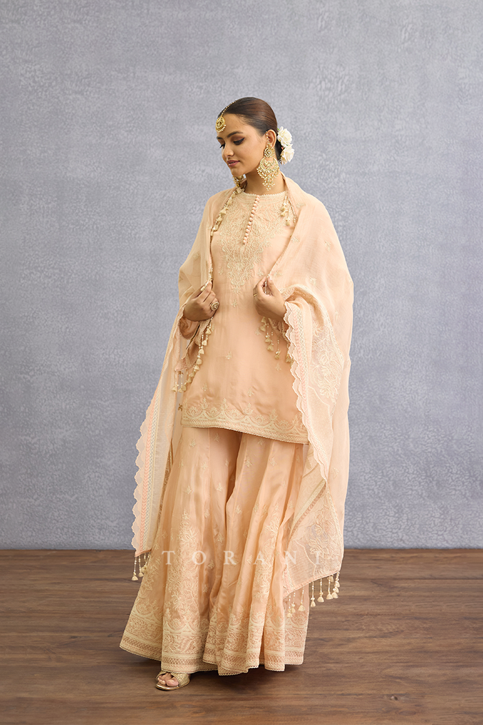 Gul-Mohar Dyuti Odhni