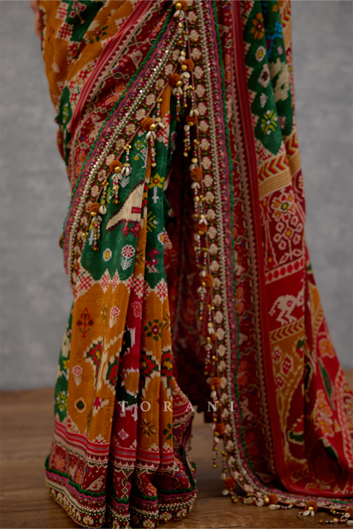 Kanak Harit Chitrita Sari