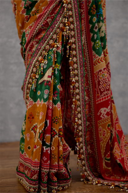 Kanak Harit Chitrita Sari