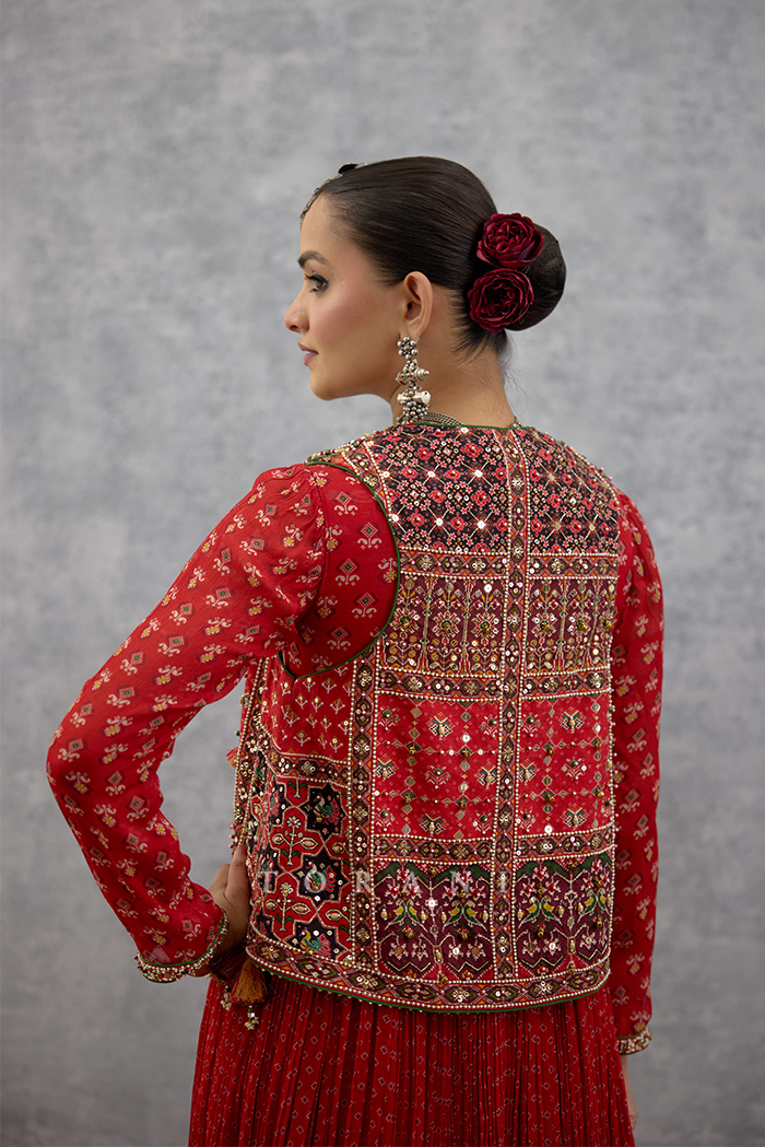Raktika Baroque Cape Set