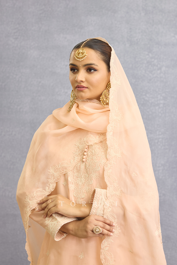 Gul-Mohar Dyuti Odhni