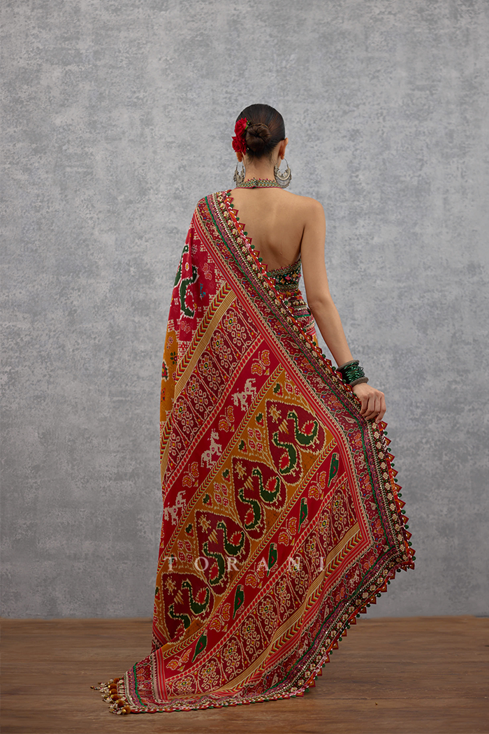 Kanak Harit Chitrita Sari