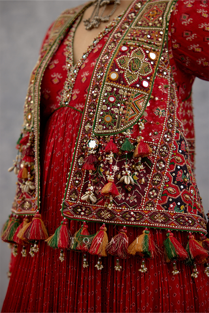 Raktika Baroque Cape