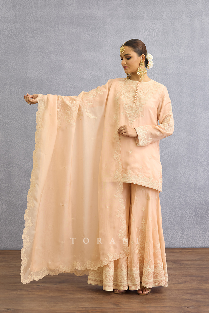 Gul-Mohar Dyuti Odhni