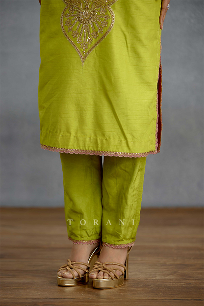 Angoori Malika Kurta Set