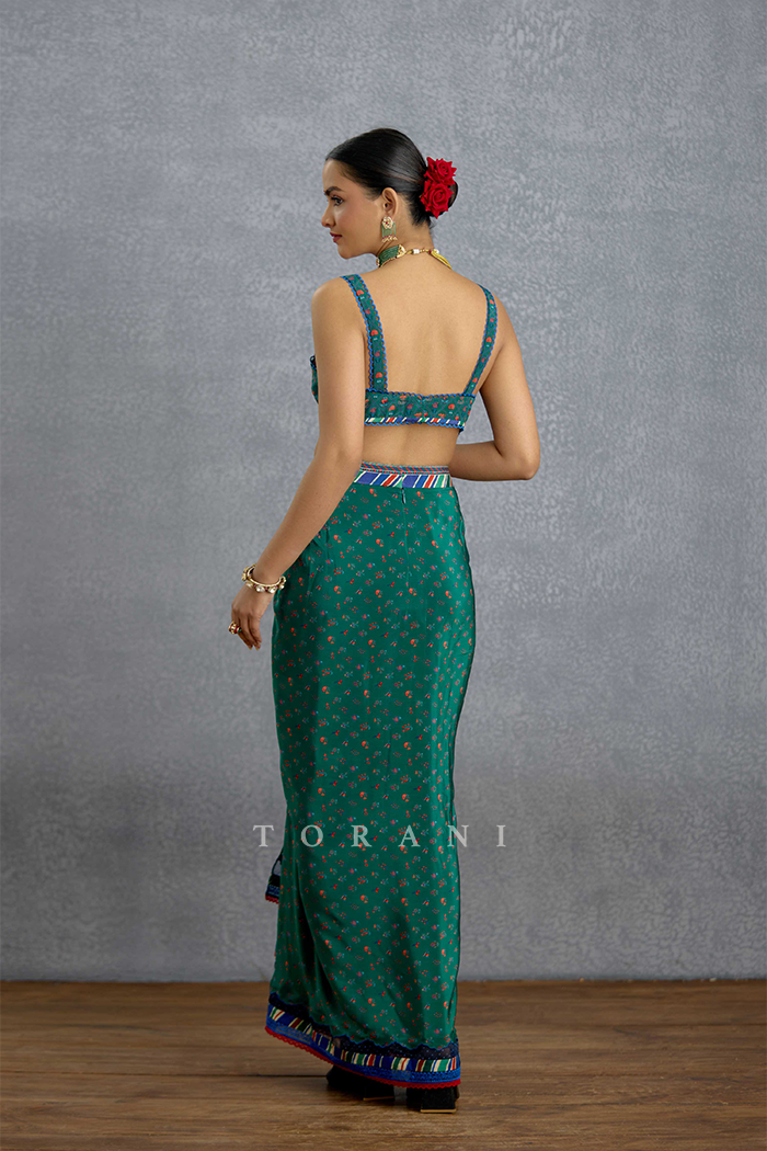 Mayurakshi Neelrang Cape Set