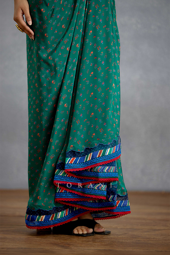 Mayurakshi Neelrang Cape Set