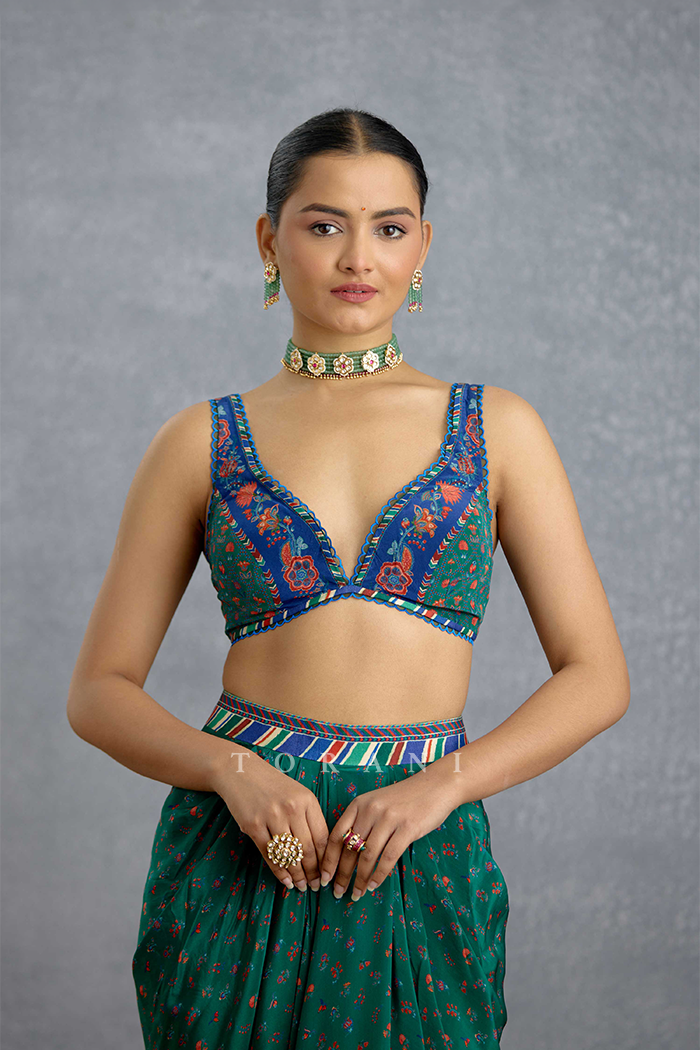 Mayurakshi Neelrang Cape Set