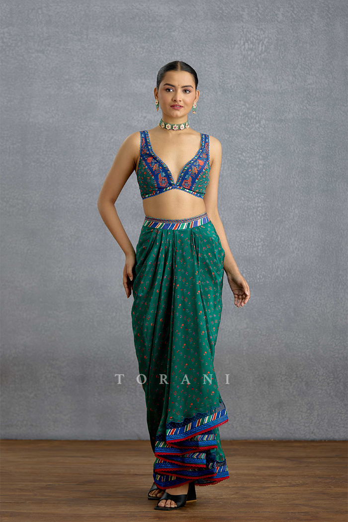 Mayurakshi Neelrang Cape Set