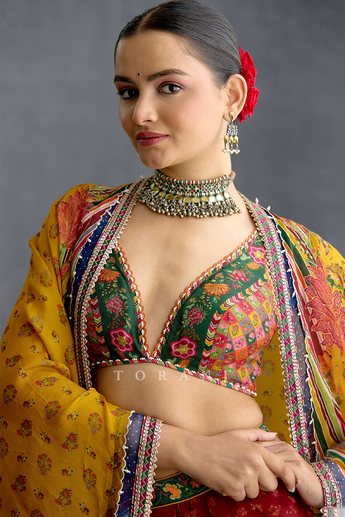 Chitrangi Gulrang Cape Set