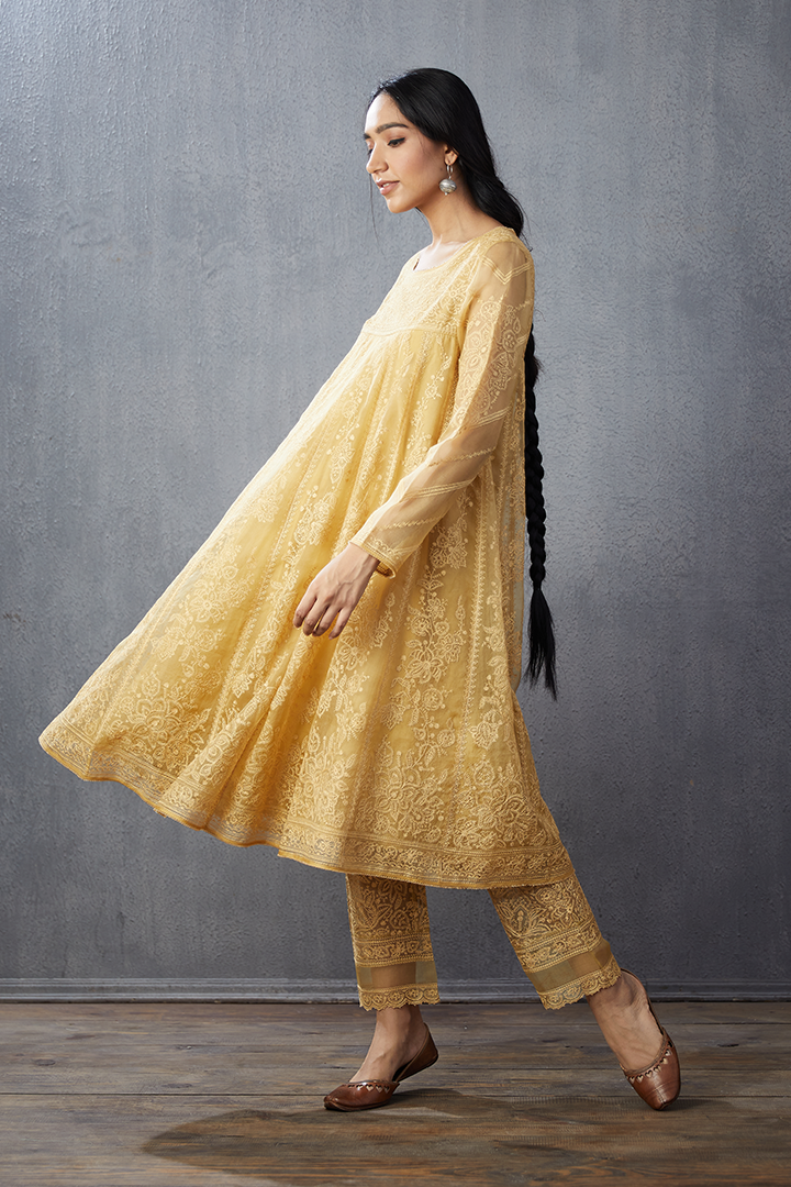 Sunehra Kalidaar Paavni Kurta Set