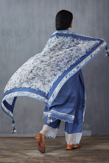 Neeli Gauraiya Akashi Scarf