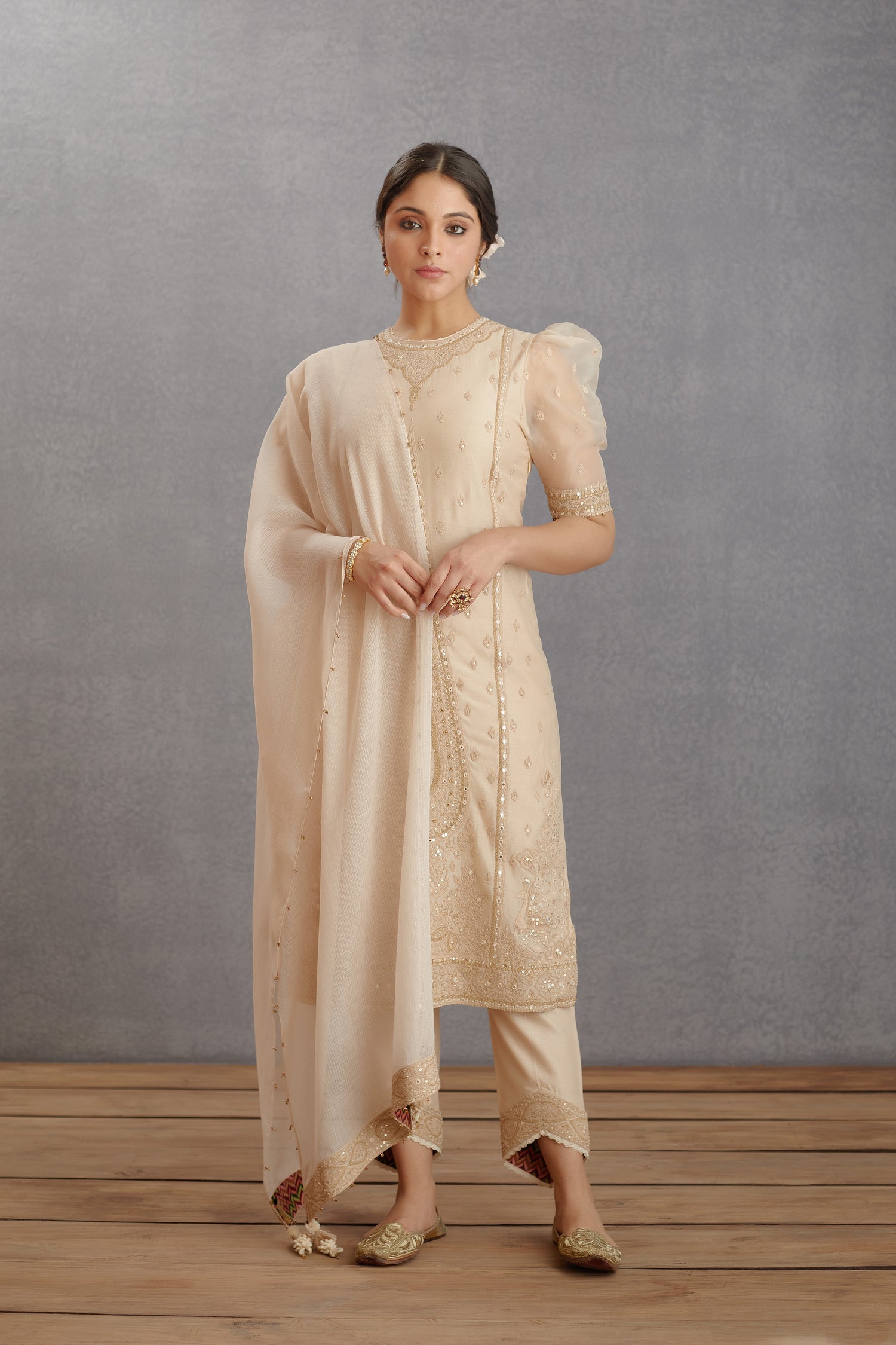 Mogra Ojal Kurta Set
