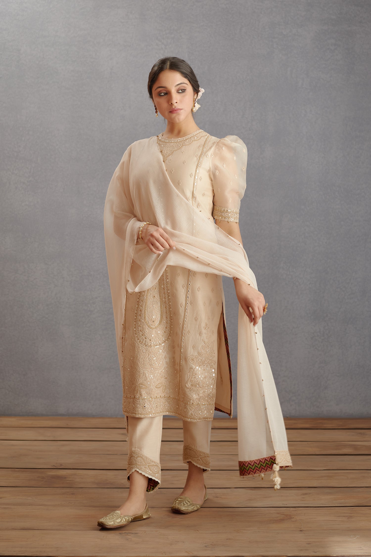 Mogra Ojal Kurta Set