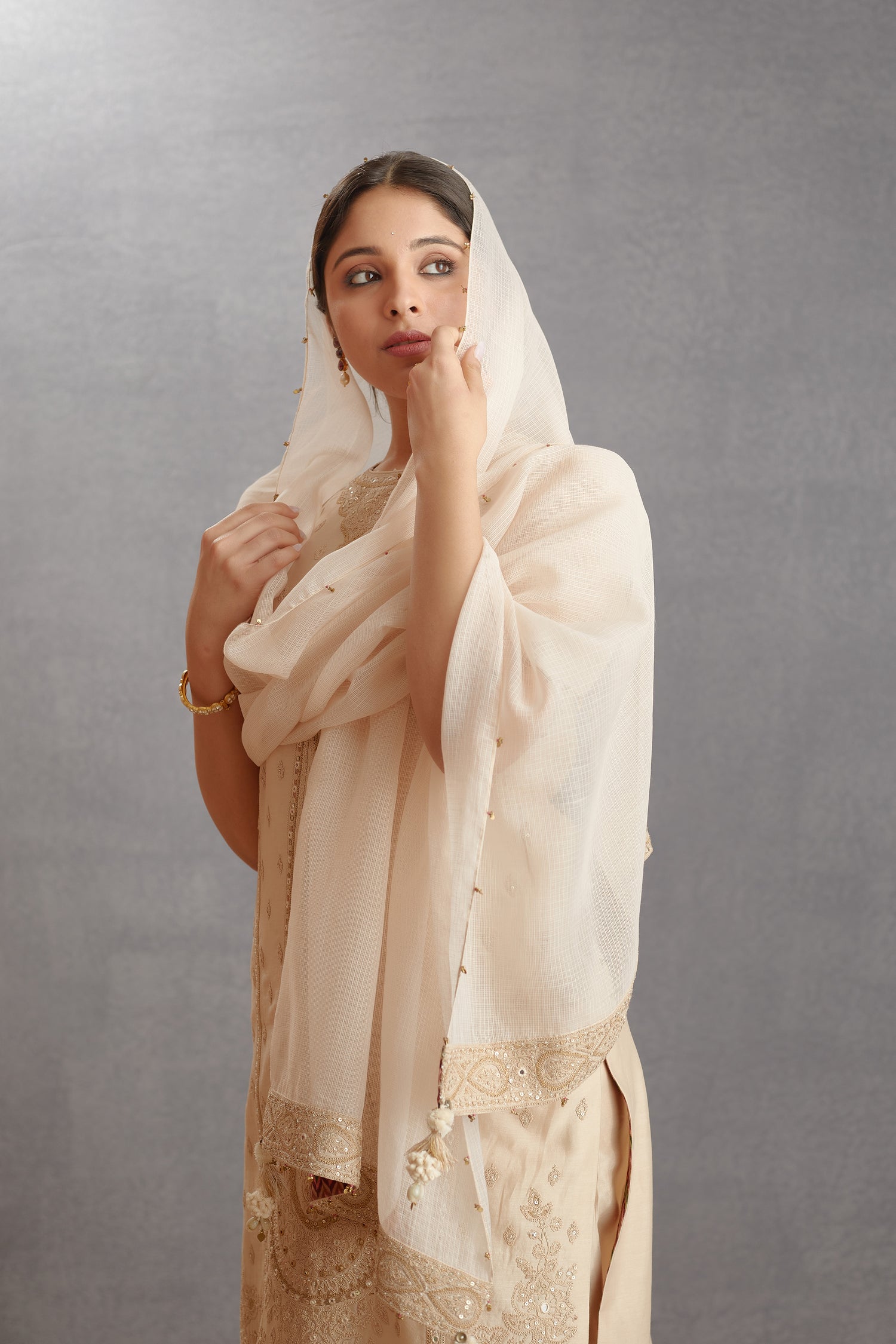 Mogra Ojal Kurta Set